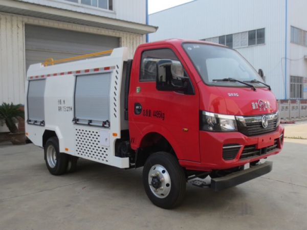 東風途逸單排四驅(qū)1.5噸水罐消防車